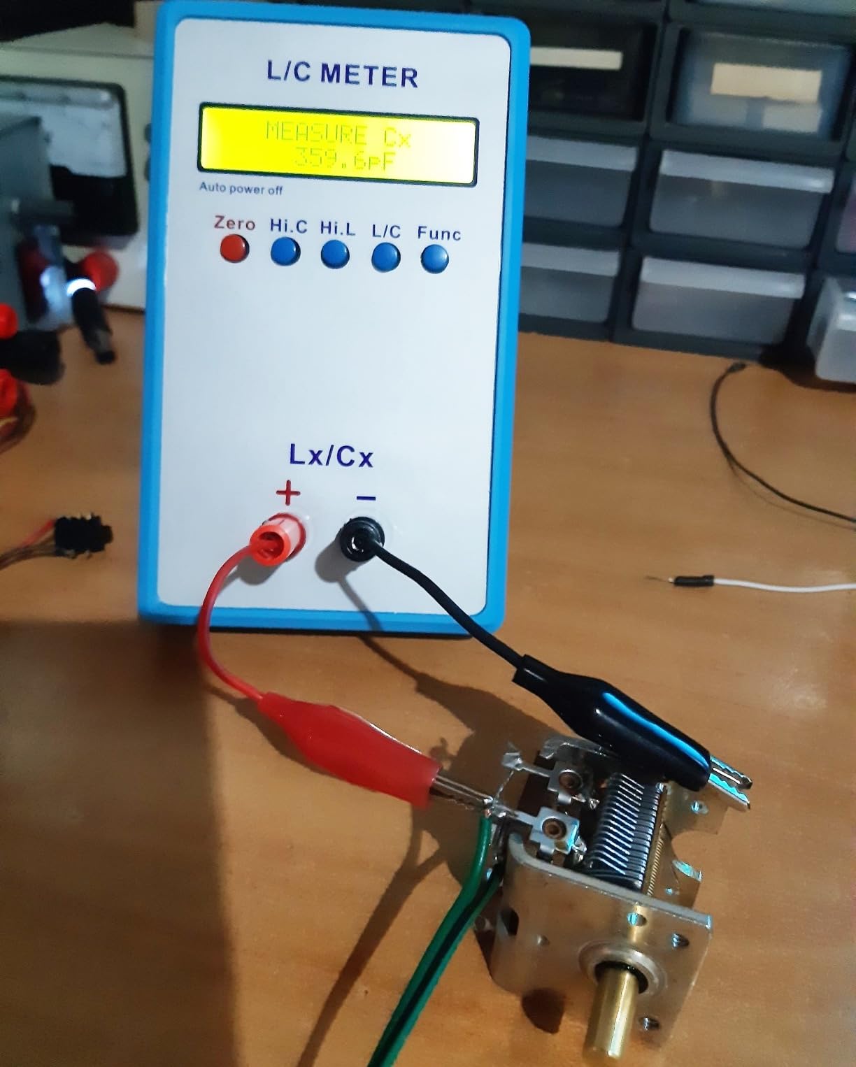 Inductor Capacitor Tester, High Precision Handheld LC Meter, Inductive Capacitance Meter Kit, 1pF-100mF, 1uH-100H (LC200A)