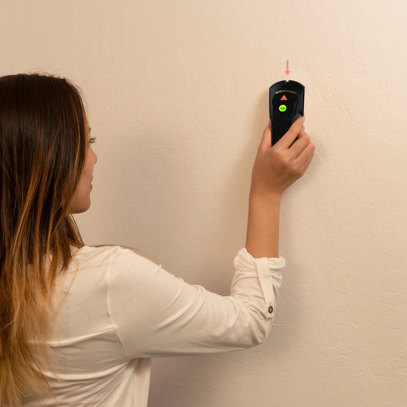 Zircon® StudSensor™ Basic SL Stud Finder Wall Scanner, Edge-Detection Wall Stud Finder for Wood and Metal Studs Behind Drywall, LED Alerts and SpotLite® Beam for DIY Picture, Shelf and TV Mounting