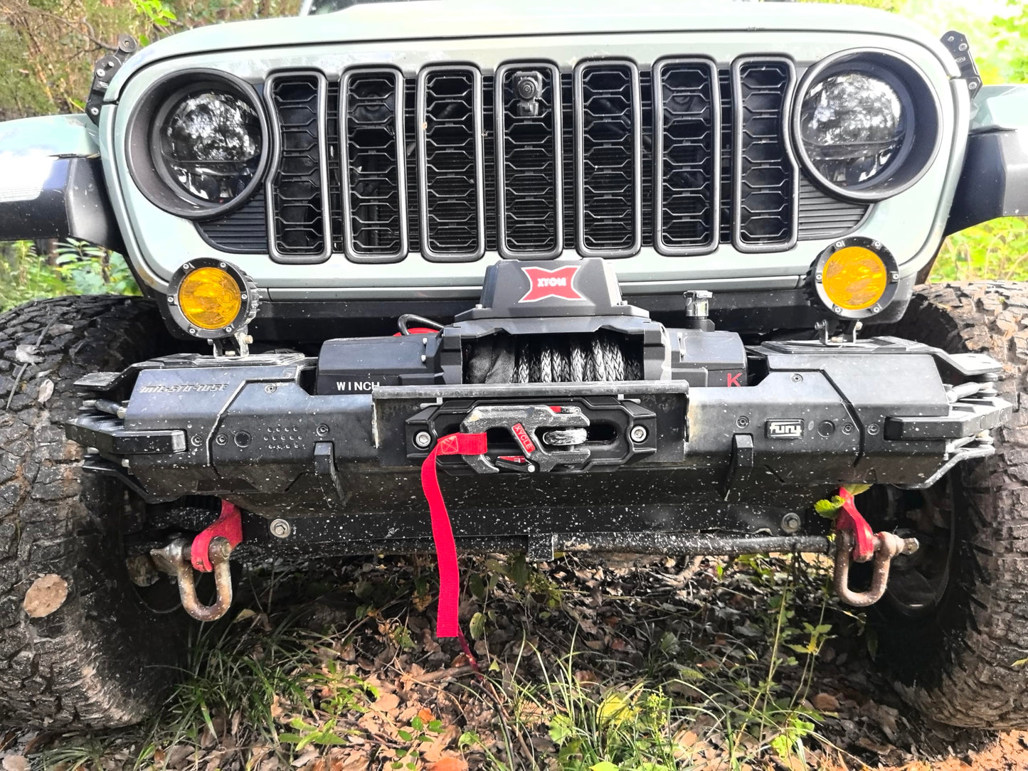 XYCLE13500lbs12V Electric Winch IP68waterproofOff-Road Vehicle Rescue winchs with2wireless Remote Controls and Synthetic Rope Suitable for Towing SUVs,Loggers,Trucks,Trailers,Jeeps,4WD (Dark-Gray)