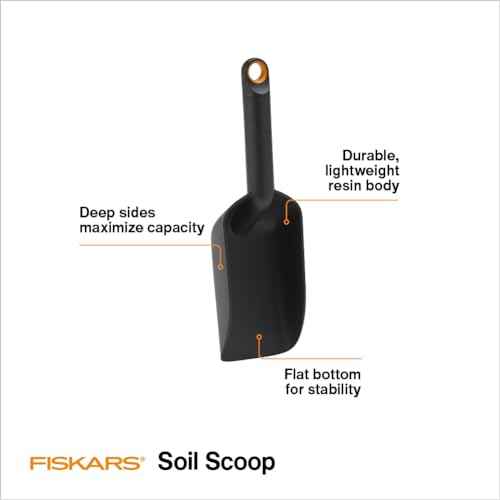 Fiskars Soil Scoop for Potting and Transplanting, Garden Tool Indoor Gardening, Made with Recycled Plastic, 1.5 Cups
