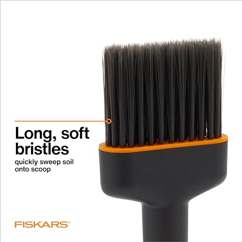 Fiskars Soil Scoop & Brush Set - Dual-Sided Indoor Potting Gardening Tool