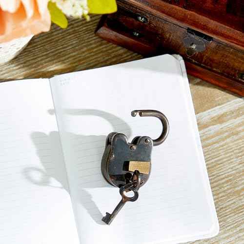 Deco 79 Brass Metal Lock And Key, 2" x 3" x 2", Gray