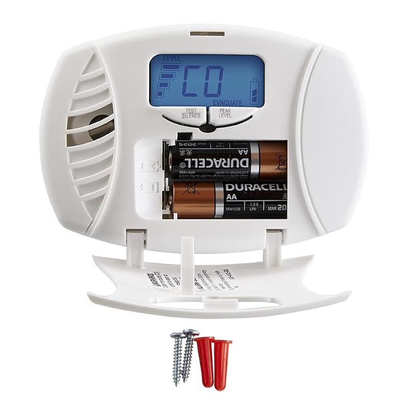 First Alert Plug-In Carbon Monoxide Alarm with Digital Display - 1 Pack
