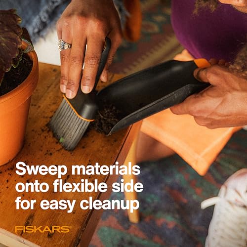 Fiskars Soil Scoop & Brush Set - Dual-Sided Indoor Potting Gardening Tool