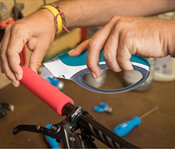 Utility Knife Blades Ten Pack - Box Cutter Blades Refills - 10 Heavy Duty SK5 High Carbon Steel Utility Razor Blade Replacement in Convenient Storage Box - Standard Size - Fits Most Cutters & Knives