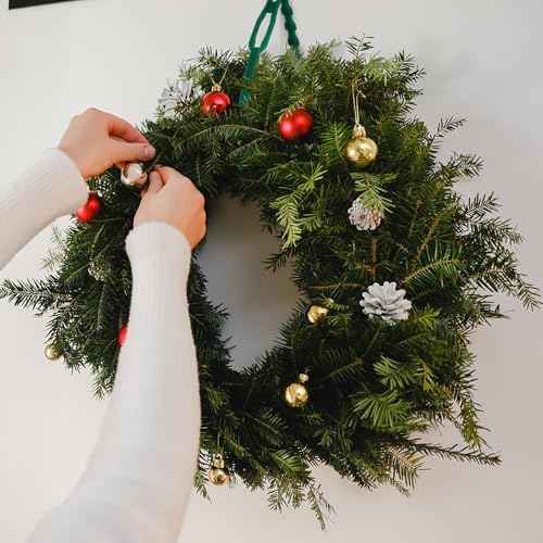 Amylove 40 Pcs 9 Inch Christmas Garland Ties Christmas Decorative Banister Ties Adjustable Reusable Wreath Garland Hanger for Door Banister Stairway Decoration