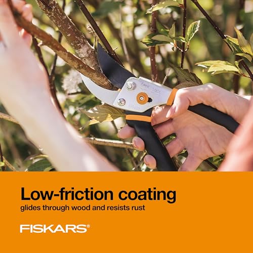 Fiskars Bypass Pruning Shears - Garden Clippers for Live Plant Cutting, 5/8" Capacity
