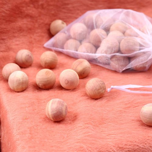 Brite Lightingtech Cedar Blocks for Clothes Storage 60PCs, Red Cedar Hang Ups, Balls, Rings and Sachet Bags for Closets and Drawers