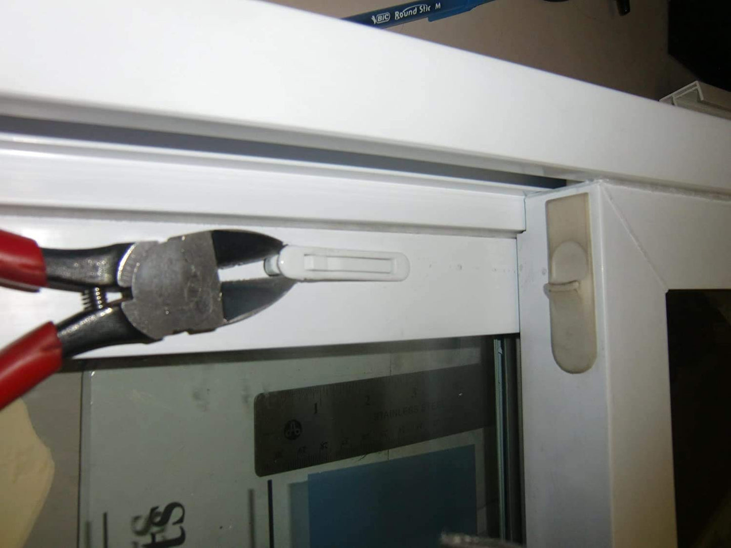 Set of 6 pcs White Window Sash Vent Stops 1714WHITE