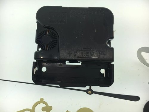 Takane Quartz Battery Clock Movement with Hands 5/8" Shaft fits 1/4" Dial USA