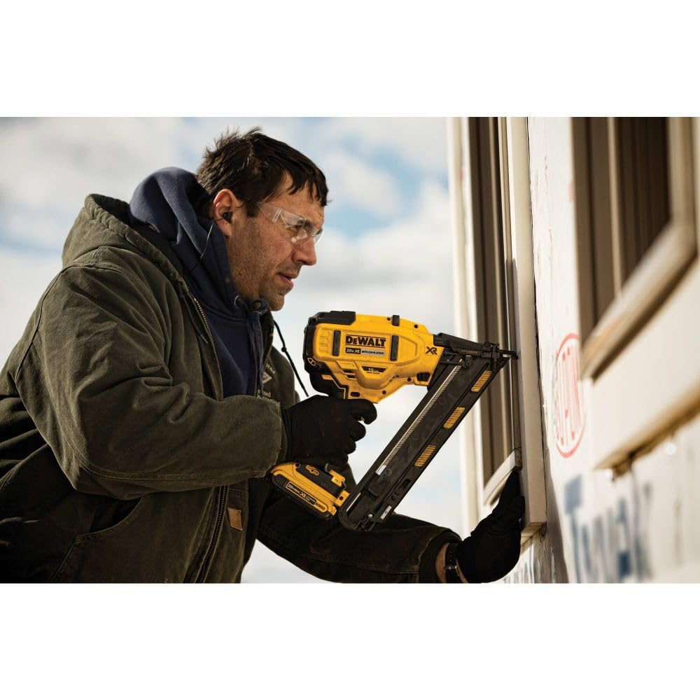 DEWALT 20V MAX* Finish Nailer, Angled, 15GA (DCN650B)