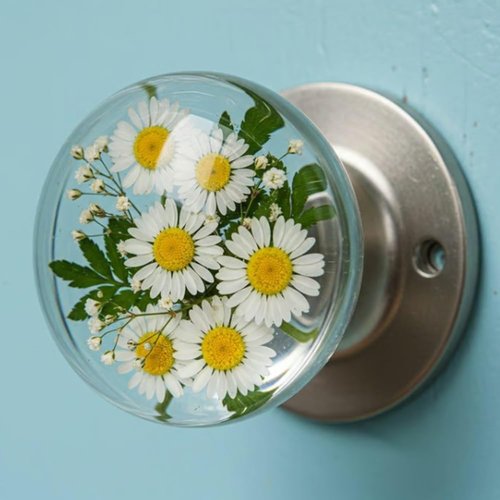 Unique Decorative Door Handle, Animal Crystal Door Handle, Retro Round Resin Epoxy Flower Knob, Floral Designs, Artistic Unique Knob for Modern/Classic Bedrooms, Nature-Themed Home Decor(Daisy)