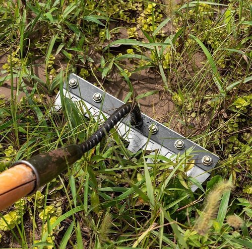 Gardeania Iron Weeding Rake,Multi-Tine Carbon Steel Garden Cultivator Rake 5/6/7/8 Teeth,Sod Cutter Uprooting Tool (5Teeth)