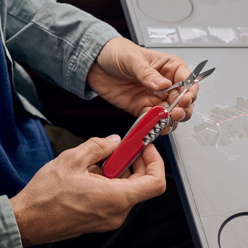Victorinox Huntsman Swiss Army Knife, 15 Functions, Swiss Made Pocket Knife with Large Blade, Screwdriver, Scissors and Wood Saw - Black