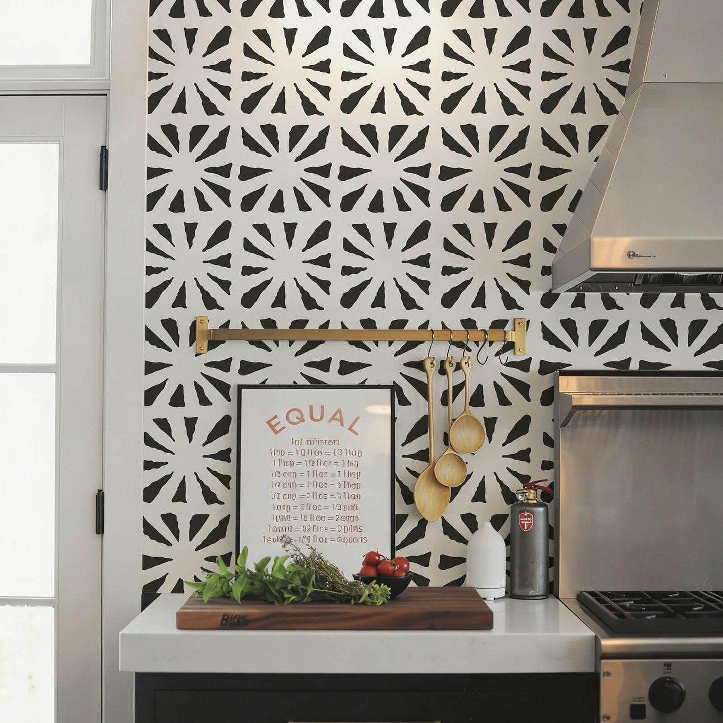 Fiula Boho Peel and Stick Wallpaper Vintage Wallpaper Geometric Wall Paper 393"×17.3" Black and Beige Retro Contact Paper Renter Friendly Self-Adhesive Waterproof Removable Bathroom Bedroom Vinyl