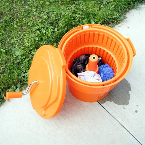 Lehman's Hand-Powered Laundry Spinner, Non-Electric Off-Grid Manual Clothes Wringer Alternative for Homesteading and Camping, 25L, 6.6 Gallon Capacity