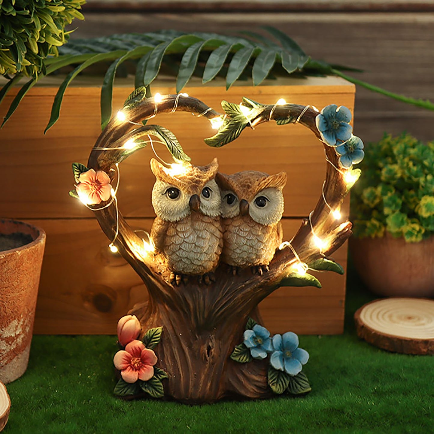 FLJZCZM Owl Statue with Solar Lights Outdoor Decor, Resin Owls Figurines for Garden Patio Lawn Decorations, Christmas Birthday Gifts for Women Friends (7.6Inches)
