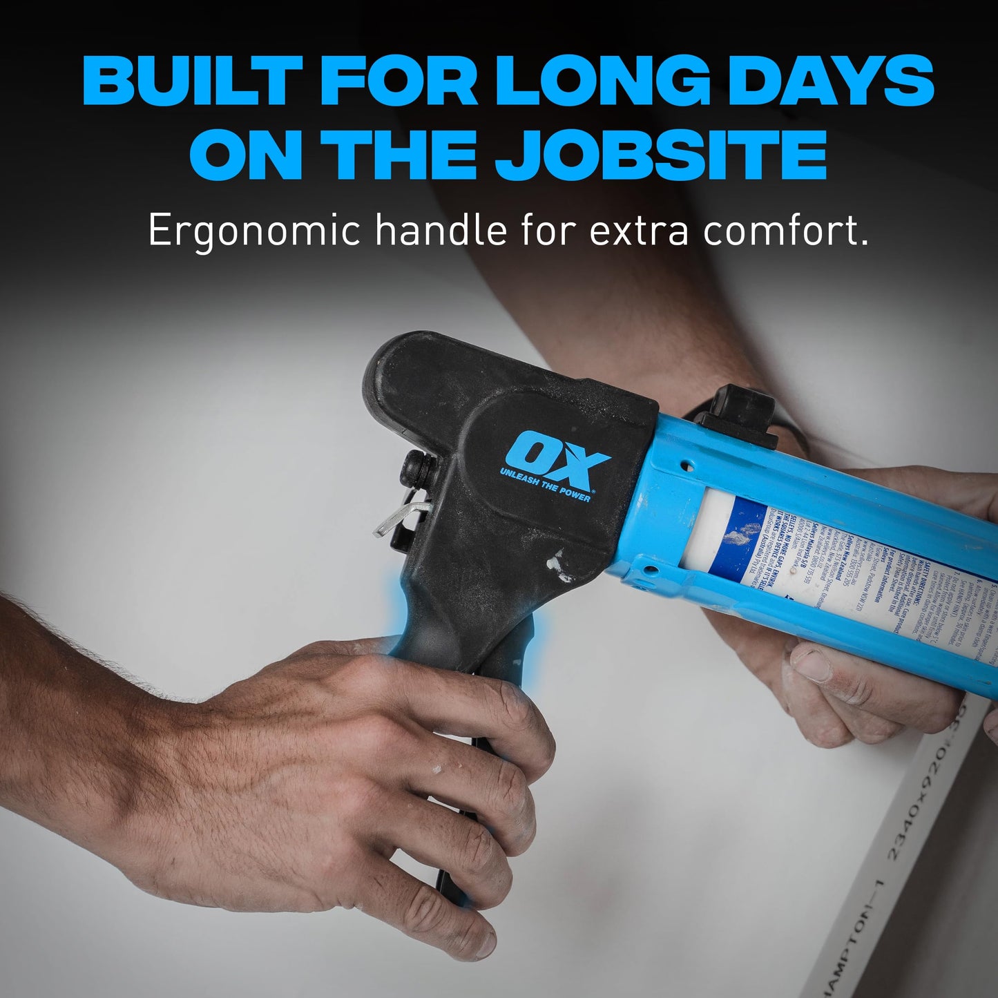 OX Pro Compact Caulk Gun - 10 oz Rodless Manual Caulking Gun Tool - 7:1 Thrust Ratio Designed for Tight Spaces, Includes Belt Clip - Pistola De Silicona