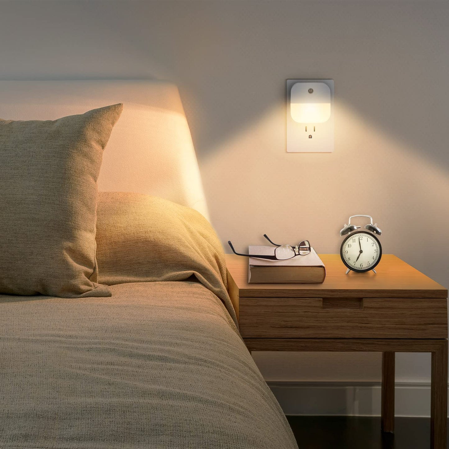 6 Pack Night Light Plug in, Warm White LED Nightlights with Smart Dusk to Dawn Sensor, Plug into Wall Nightlights Suitable for Bedroom, Bathroom, Hallway, Kitchen, Stairs, Kids, Adults, Kids Room