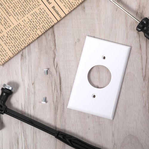 Piriuuo Round White Outlet Cover Plate, Single Outlet Plug Covers 4.53" X 2.76" Receptacle Cover with Two Screws, 220v