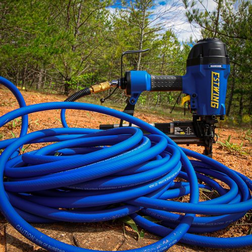 Estwing E1450PVCR 1/4" x 50' PVC / Rubber Hybrid Air Hose with Brass 1/4" NPT Industrial Fitting and Universal Quick Connect Coupler