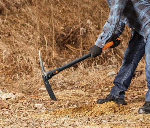 Fiskars Pro IsoCore Dual-Ended Pickaxe and Hoe with Shock Reduction, 36 in