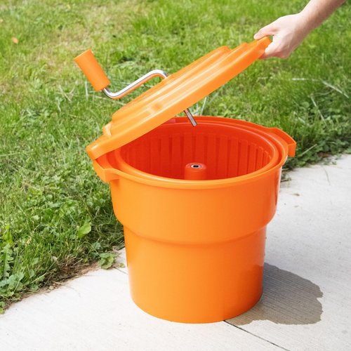 Lehman's Hand-Powered Laundry Spinner, Non-Electric Off-Grid Manual Clothes Wringer Alternative for Homesteading and Camping, 25L, 6.6 Gallon Capacity